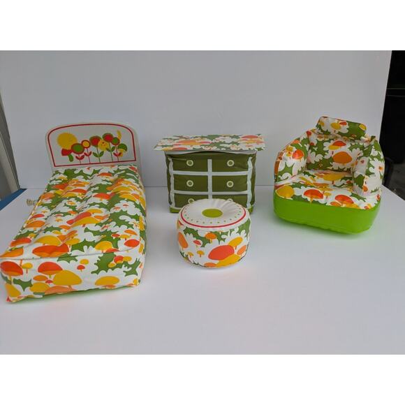 VTG 1960s Barbie Doll Lot w/ Case, Clothes, Blow-Up Furniture Accessories - Picture 6 of 11